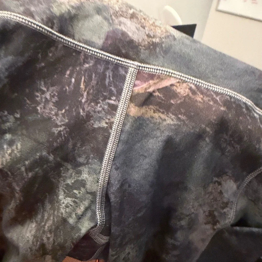 Lululemon Speed Up Tight *Full-On‎ Luxtreme 28 Radiant Multi size 4